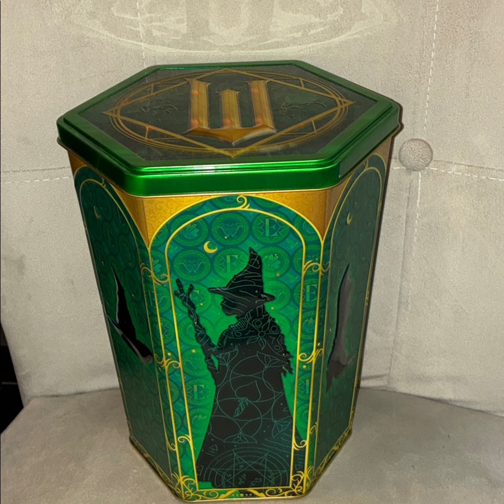 24HR DROP ⬇️ WICKED Elphaba popcorn bucket & top